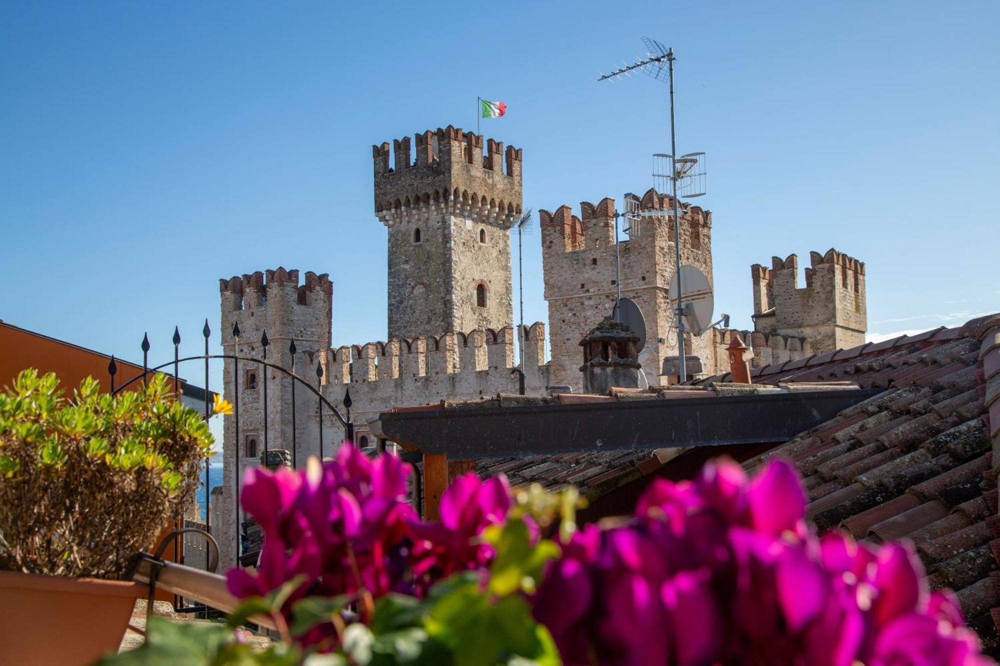 Sirmione4U - Domus By The Castle Apartment Luaran gambar